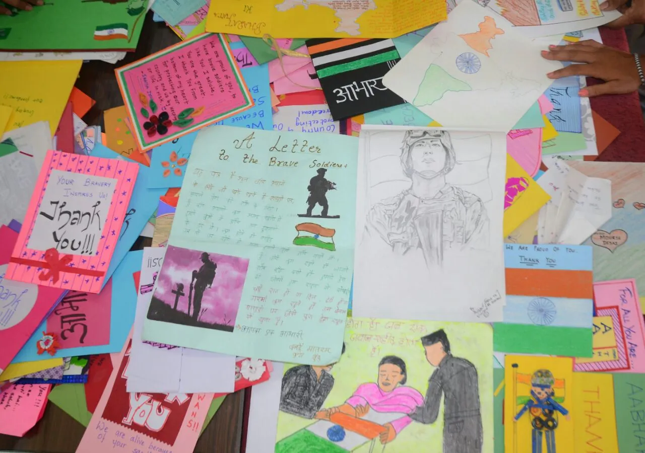 To give our soldeirs a tribute and to motivate them youngsters of Vadodara collected hand made cards