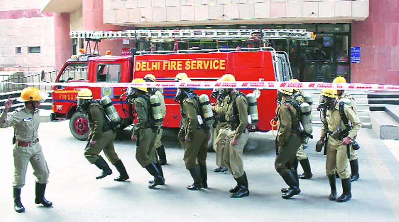Fire breaks out in Delhi building