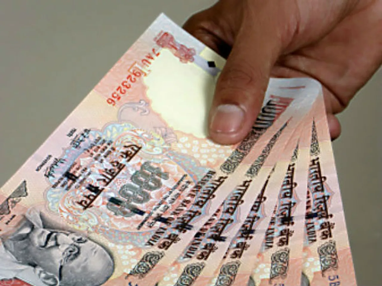 Demonetised notes worth Rs 4.5 cr seized in Gujarat