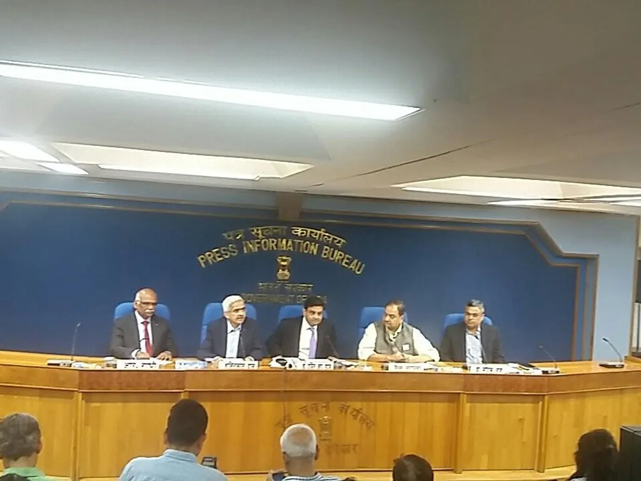 RBI to launch new Rs 500/Rs 2,000 notes from November 10