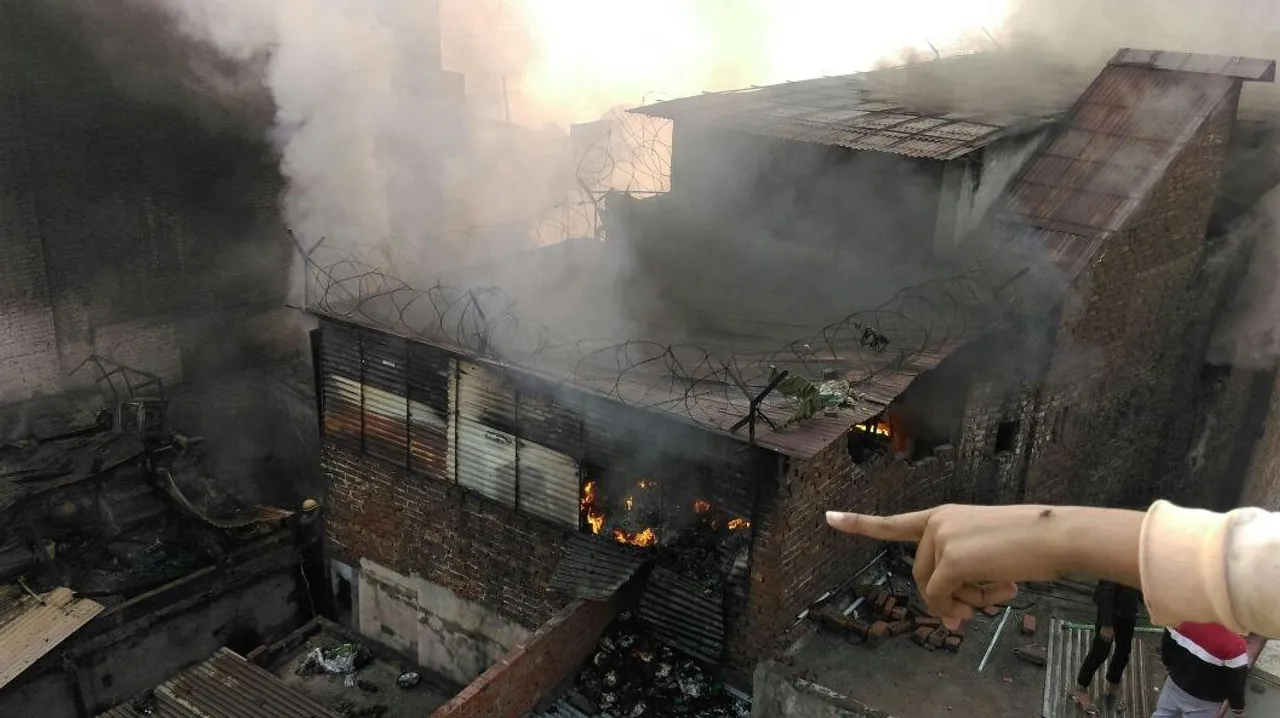 Fire erupts in Delhi's Sadar Bazaar area