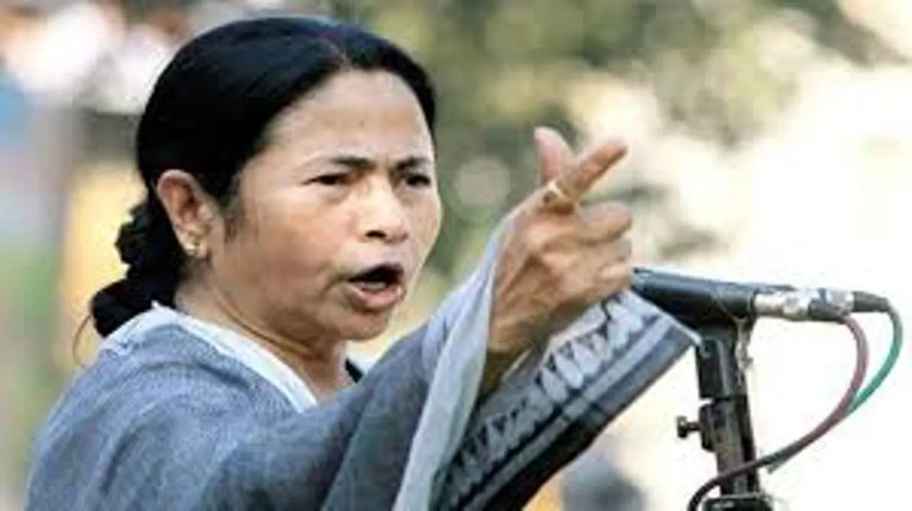 BJP attacks Mamata, calls her 'Queen of Saradha'