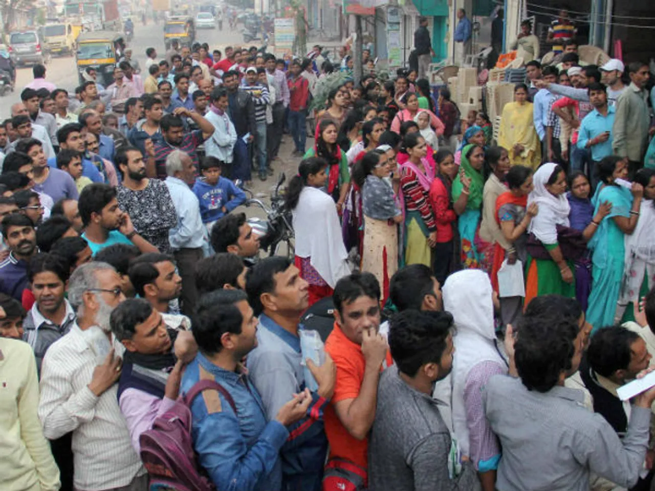 Elderly man dies in Kolkata after spending night in bank queue