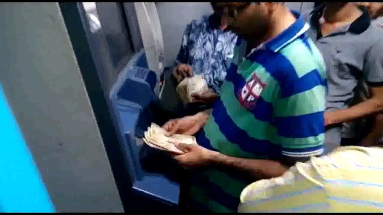 Long queues outside ATMs as Rs 500, Rs 1000 notes scrapped