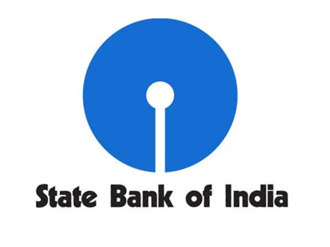 People carry bundles of Rs 1000 notes to SBI ATM kiosks