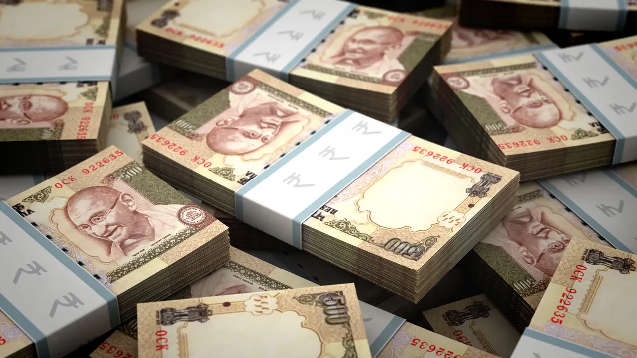 Government extends Rs 500 use till Dec 15, stops over-the-counter exchange