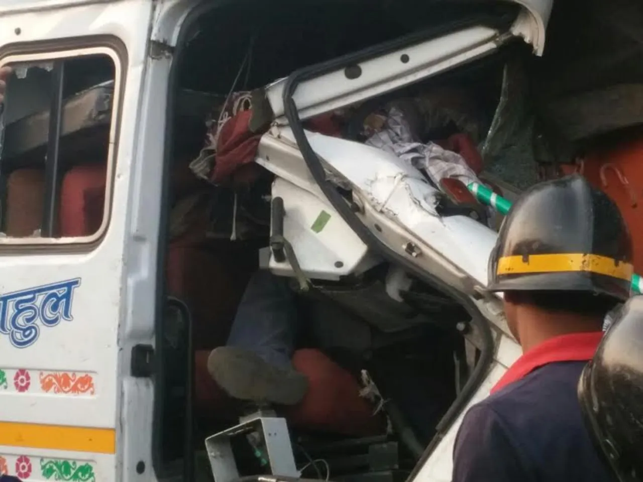 One died after two trailers collide at NH8 near Jambuva : Vadodara