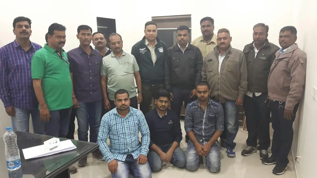 Vadodara SOG arrested three wanted criminals along with a Mouzer