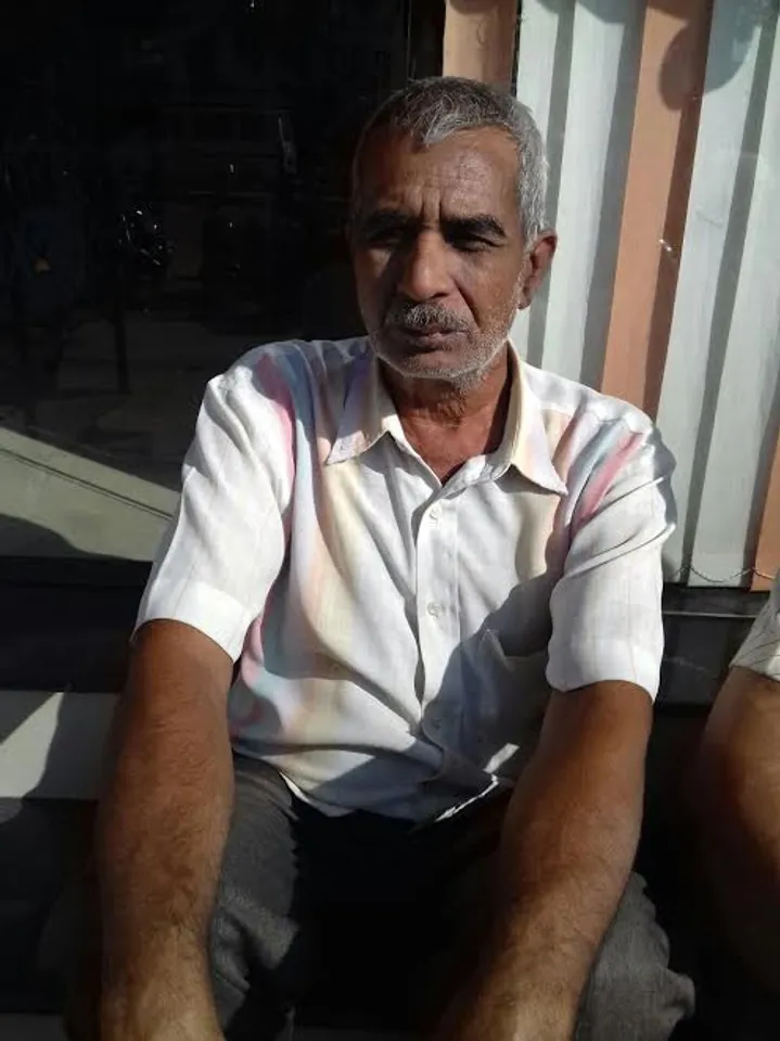 Running for medicine for wife with 500 rupee note