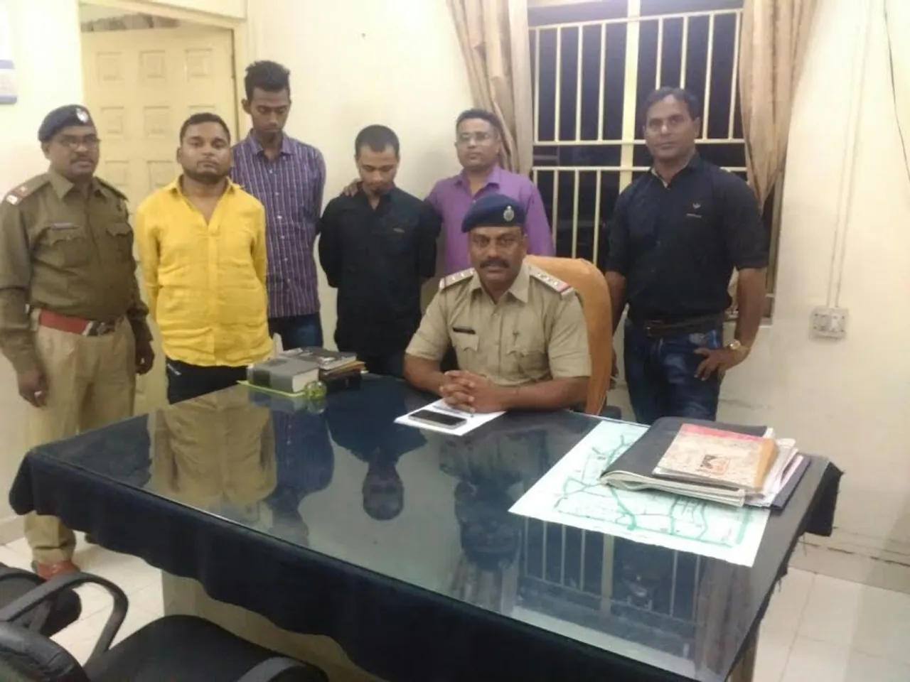 Well educated youths arrested for mobile theft in Vadodara
