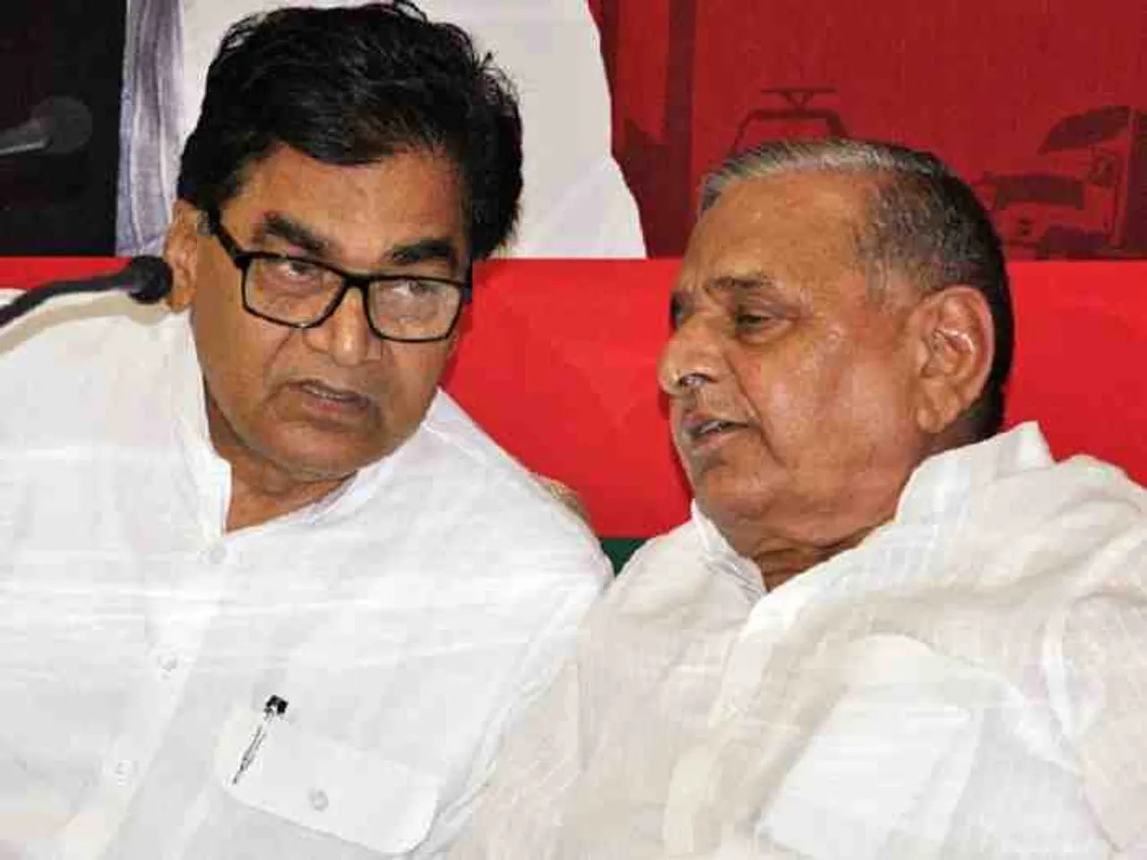 Mulayam Singh expels Akhilesh , Ram Gopal Yadav from SP