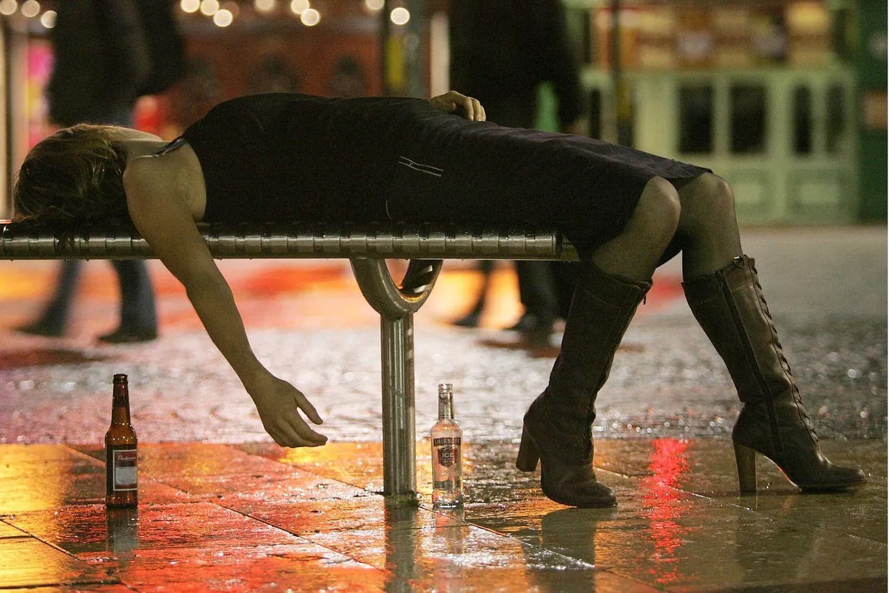 Negative self-image linked to alcohol use in teenage girls