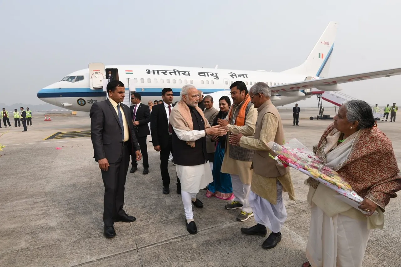 Modi reaches Varanasi, to inaugurate various projects