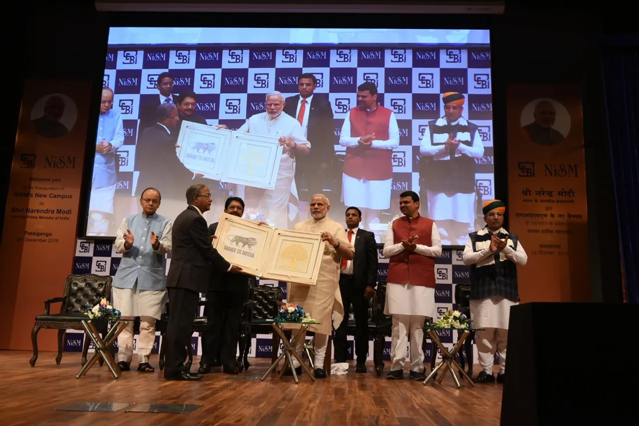 PM arrives on daylong visit to Maharashtra