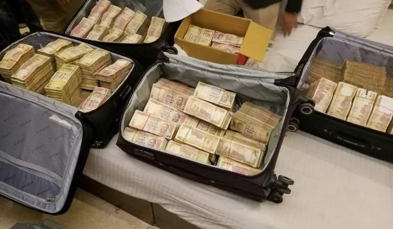 5 held in Delhi with Rs 3.25 crore in scrapped currencies