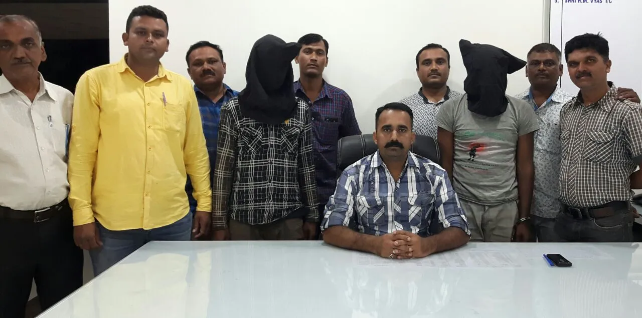 Vadodara SOG arrested two with foreign liquor laden truck