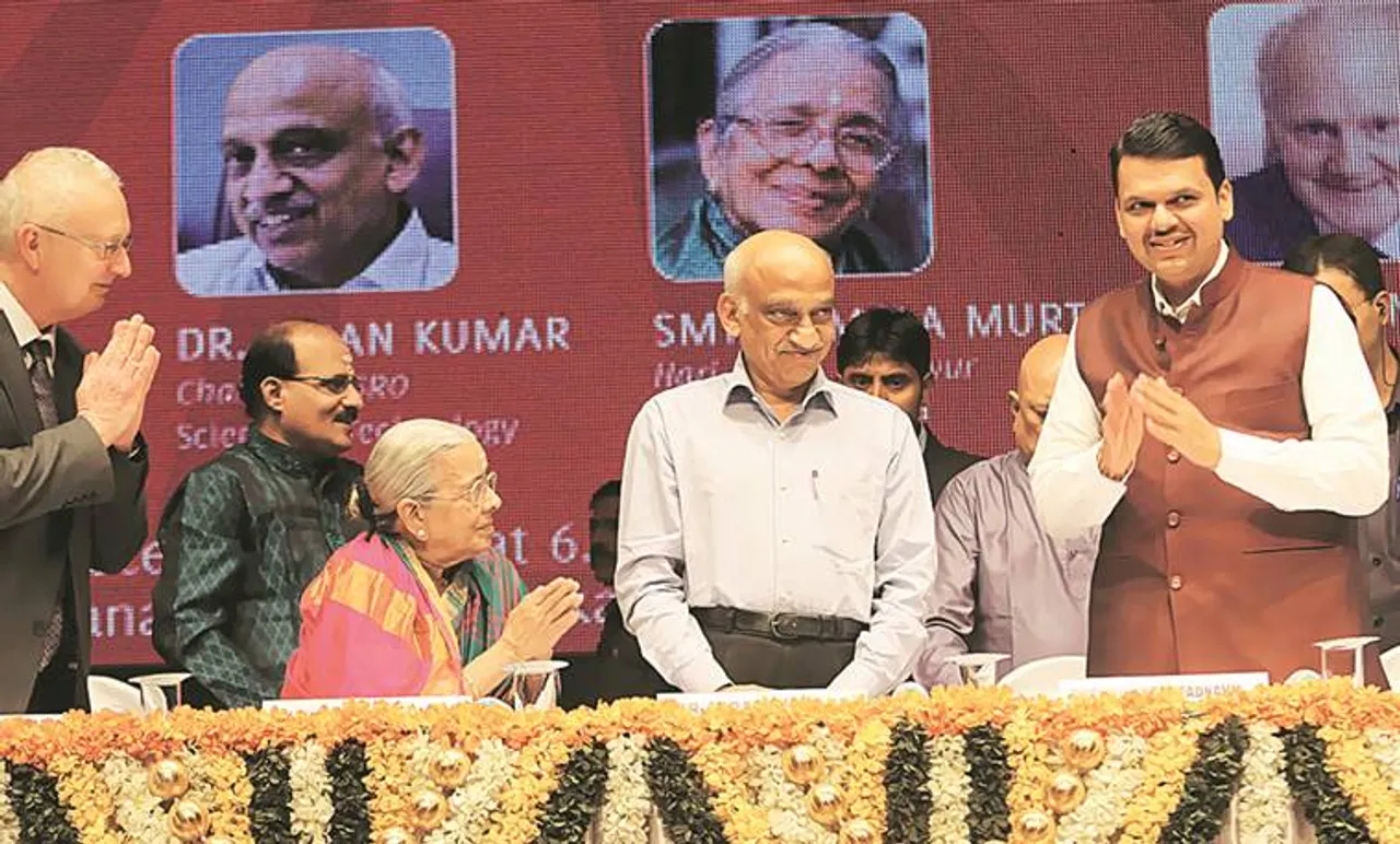 Fadnavis, three others get SIES-Kanchi Seer memorial awards
