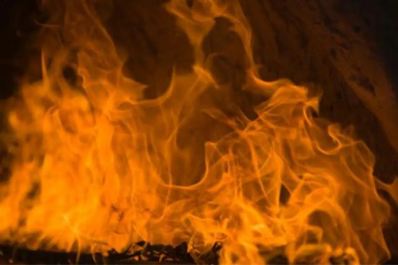 Kolkata garment factory gutted in fire