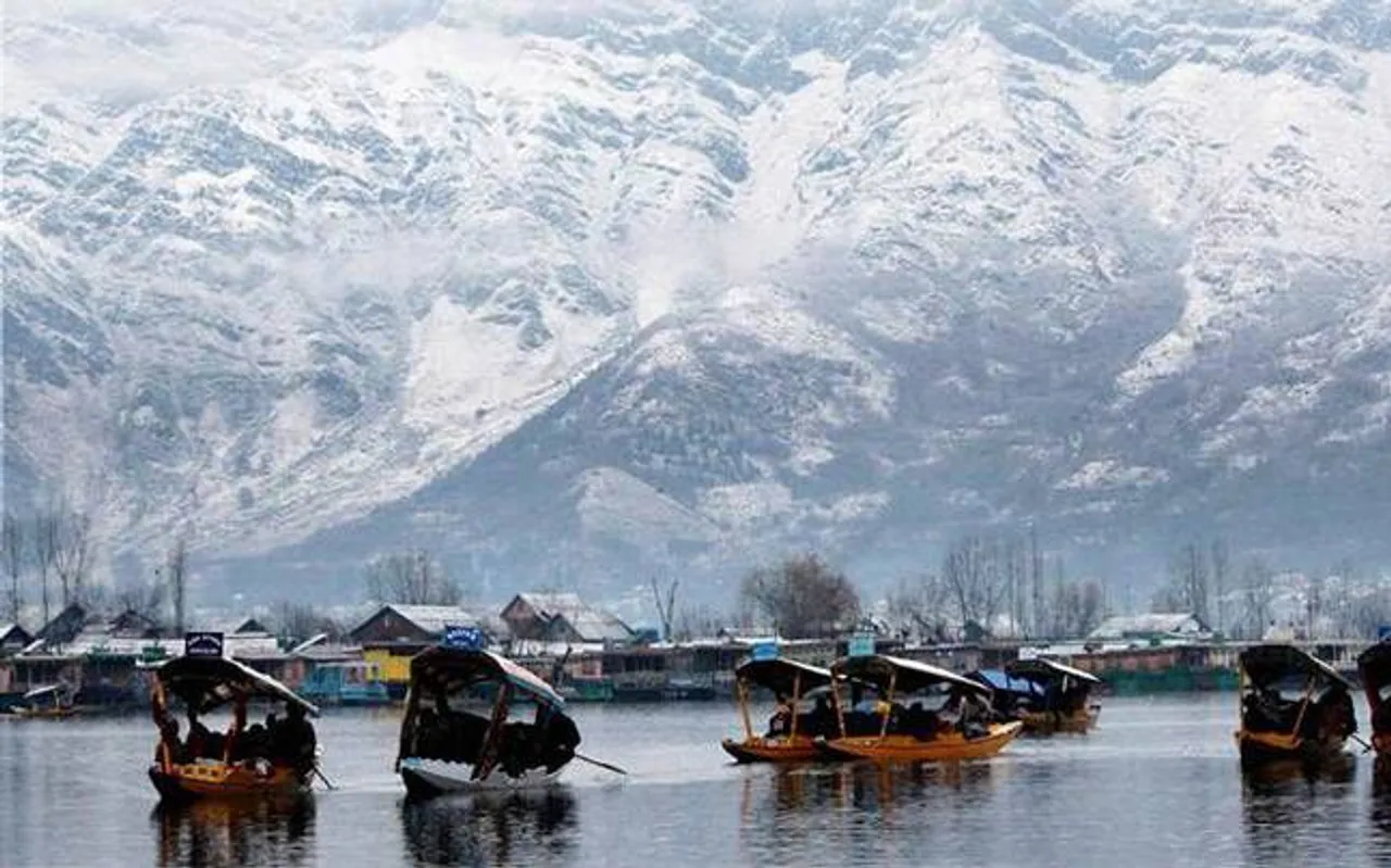 Jammu records coldest night, Leh freezes at minus 13.2