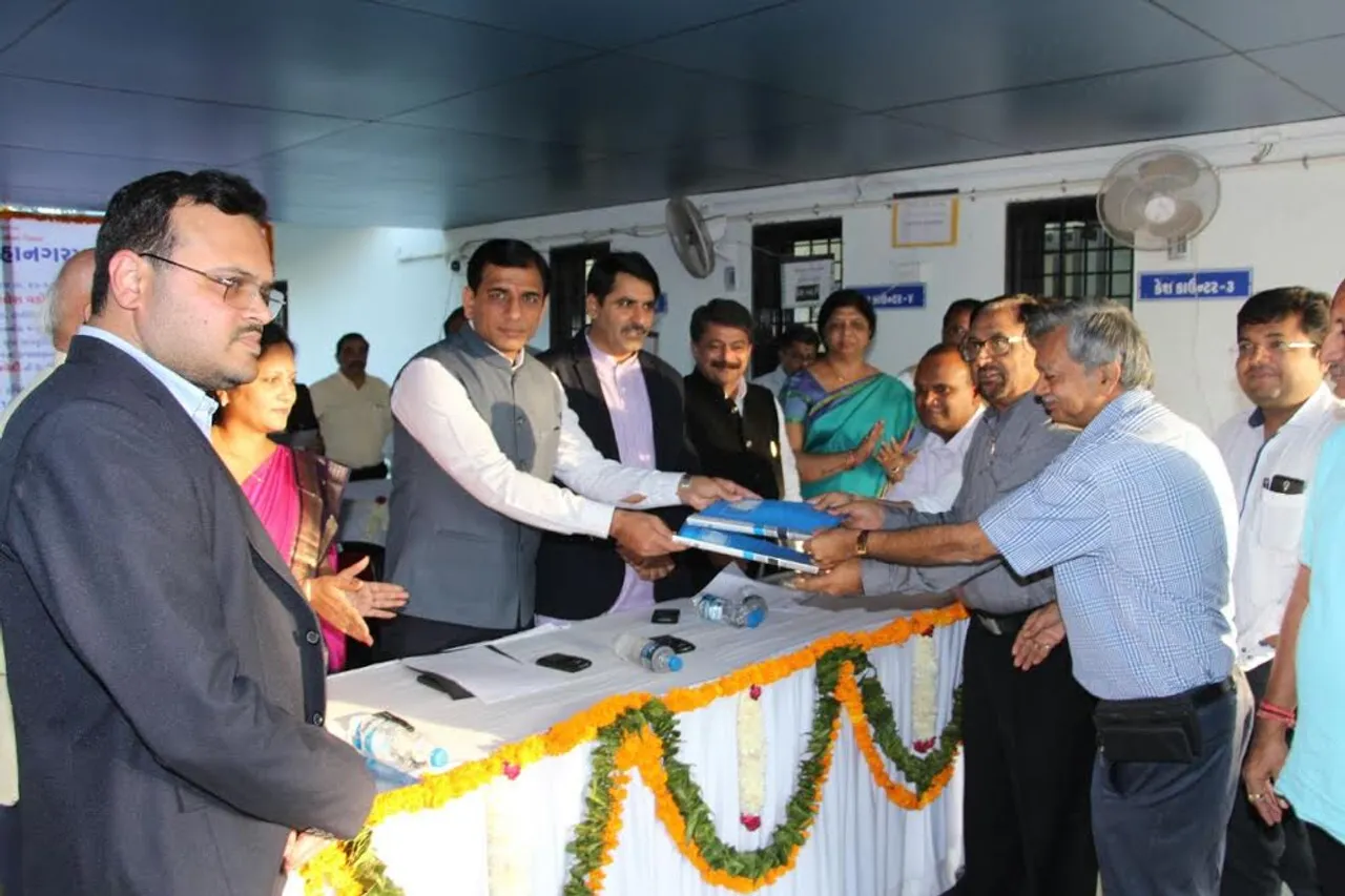 VMC launched 100 days campaign Mission Cashless Vadodara