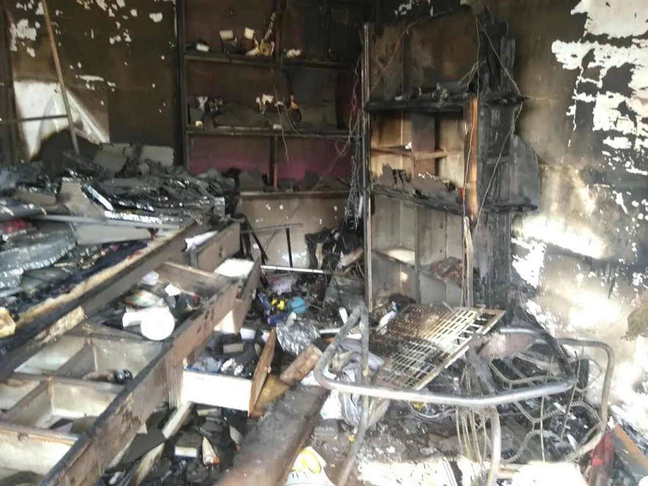 Fire inside mobile shop in Vadodara