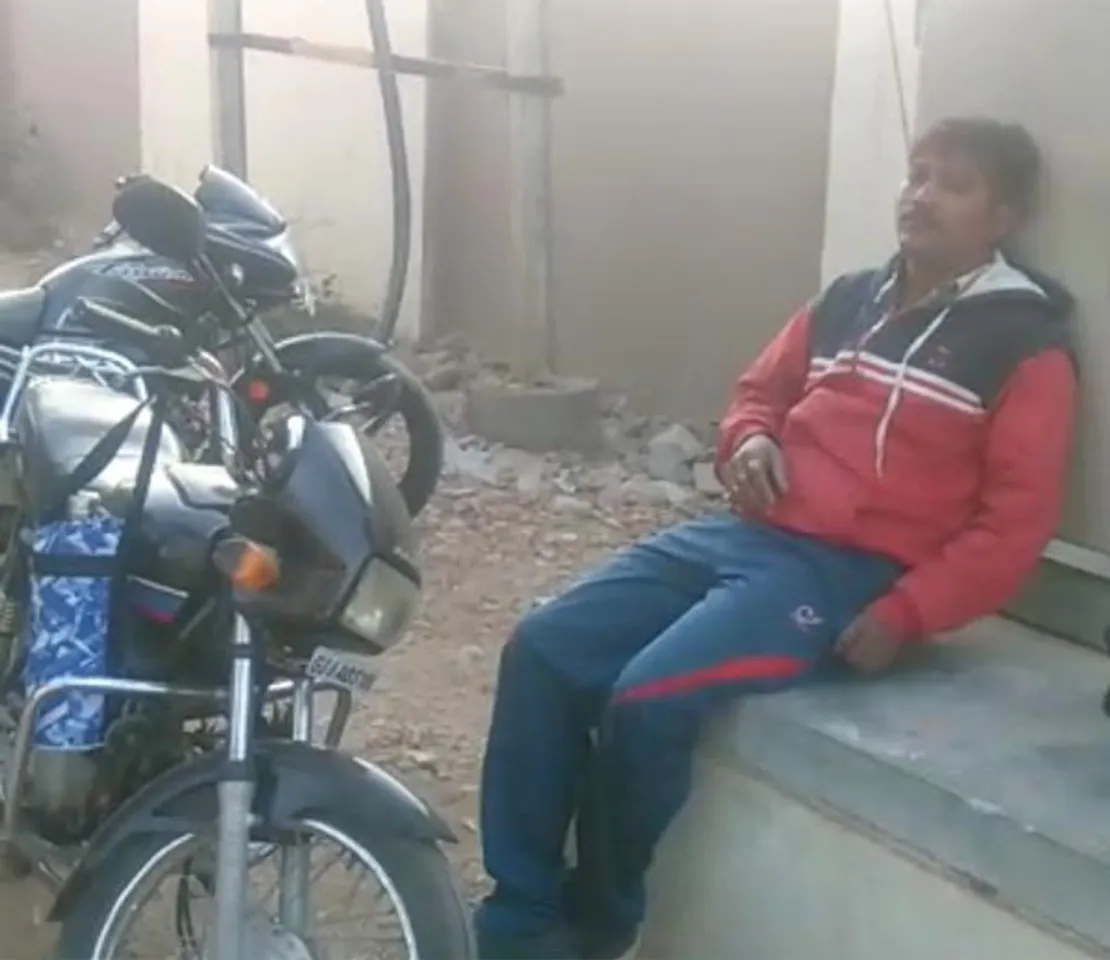 Villagers of Bhayli caught delivering liquor to Zilla Panchayat Member