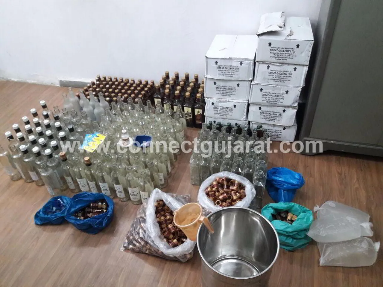 Mini duplicate liquor factory busted by police in Vadodara
