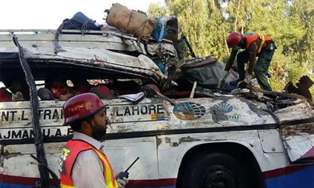 11 killed in head-on crash of coaches in Pakistan