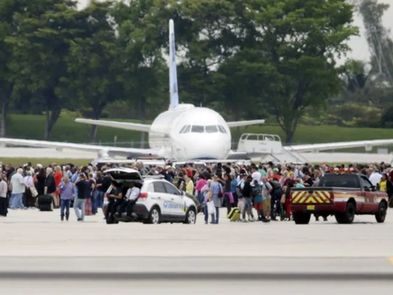5 dead in shooting at US airport