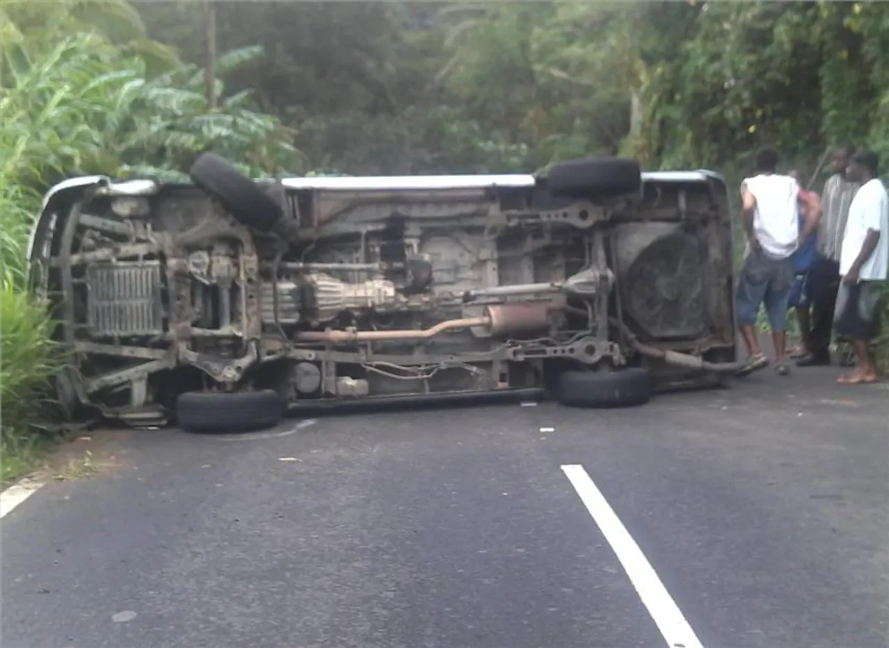 30 injured as bus overturns in Odisha