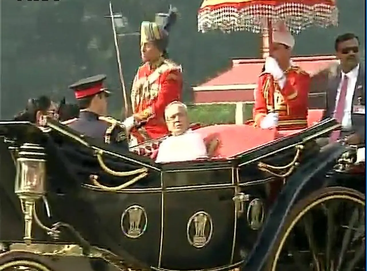 President uses buggy to arrive at Parliament