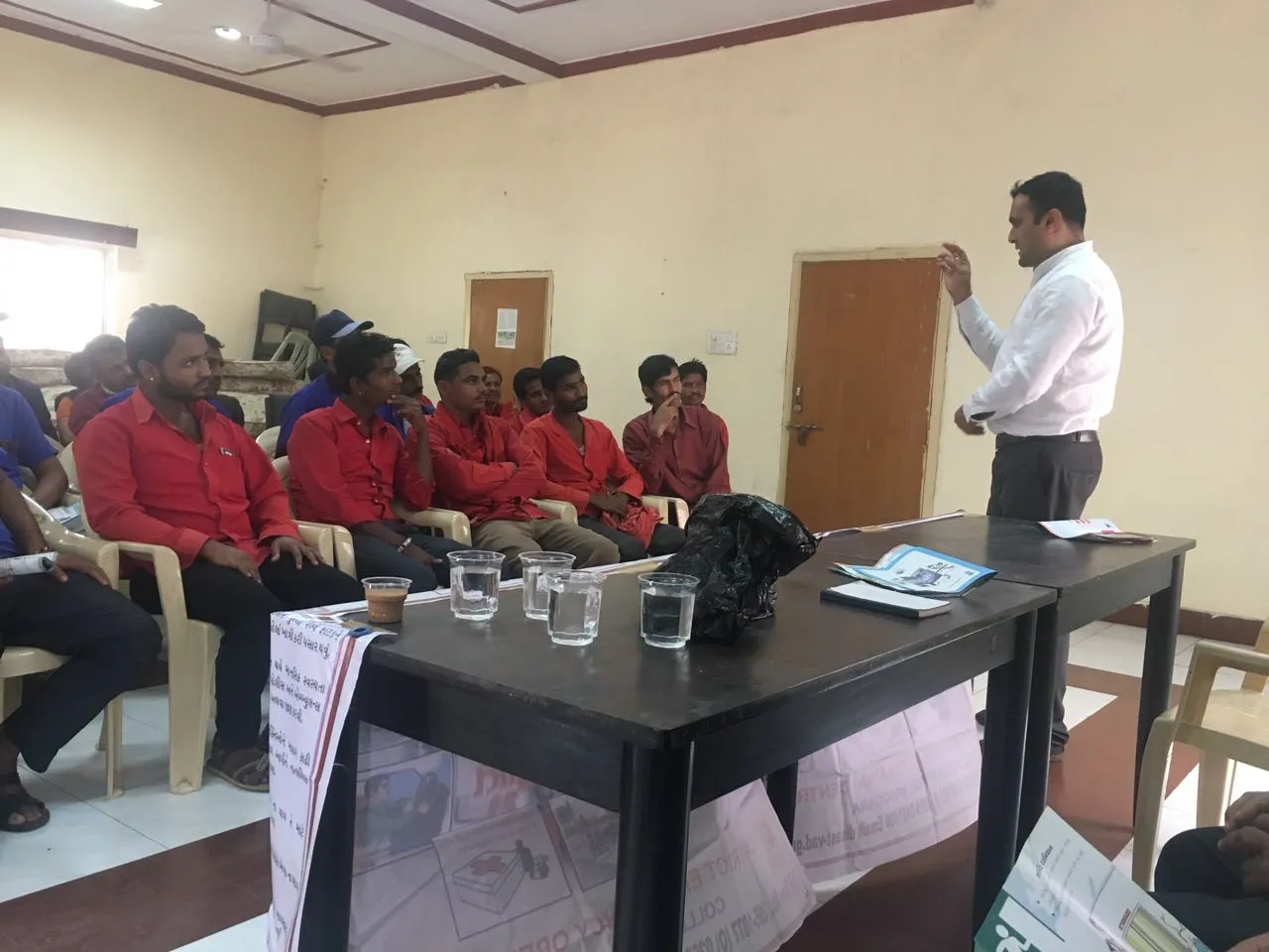 Coolies and vendors get first aid training in case of disaster in Vadodara