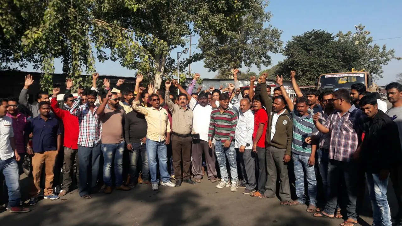 Vehicle Pool employees on permanent strike