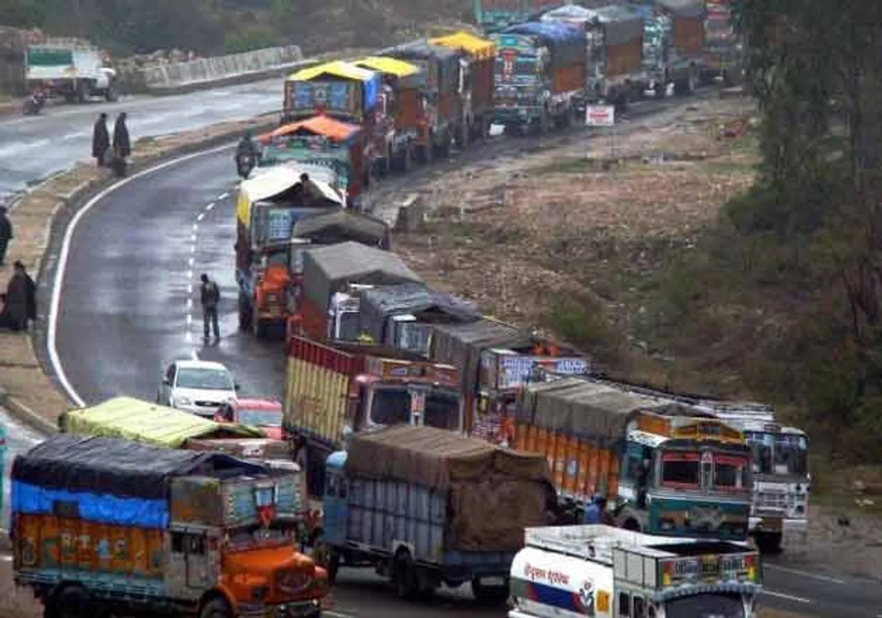 Jammu-Srinagar highway open to one-way traffic
