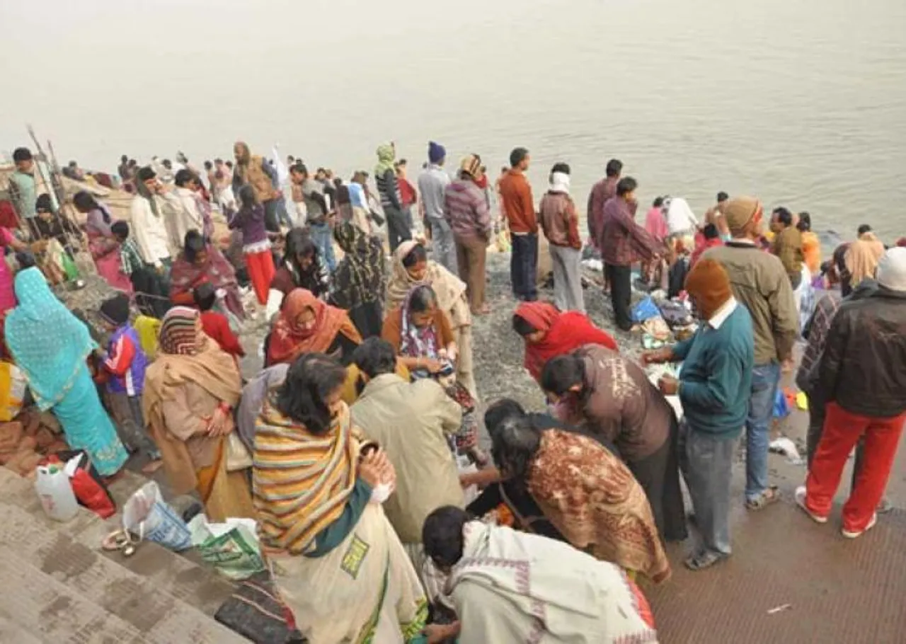 Hundreds take dip in Himachal rivers on Makar Sankranti