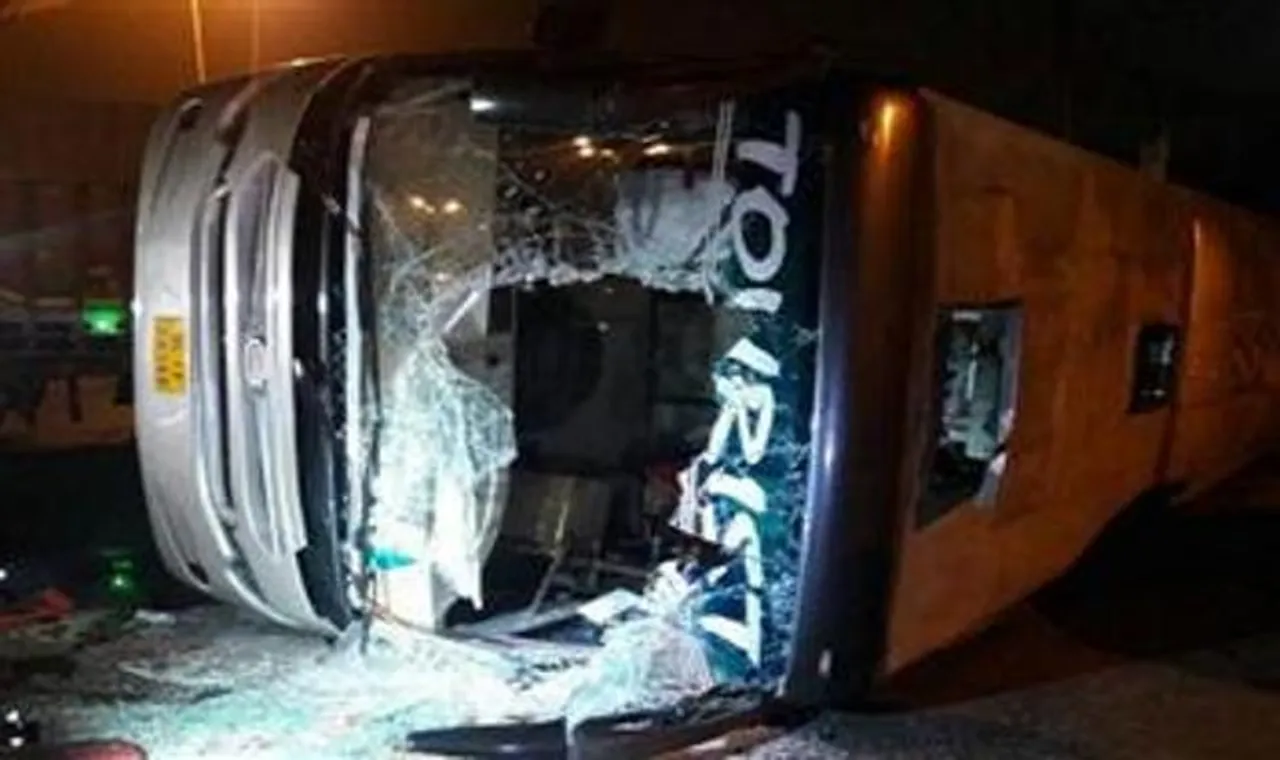 19 persons injured in Delhi bus-truck accident