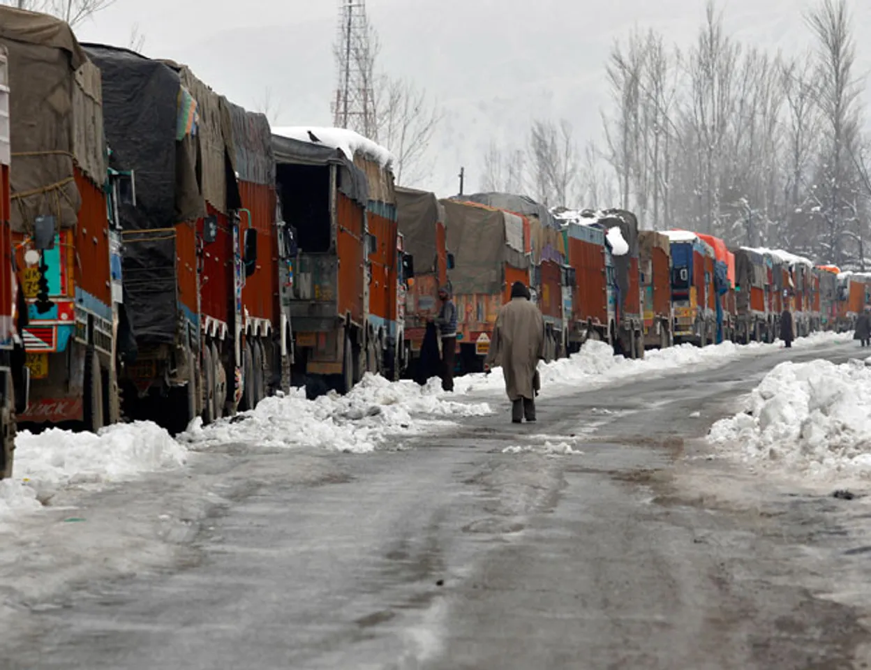 Srinagar-Jammu highway closed for fifth consecutive day