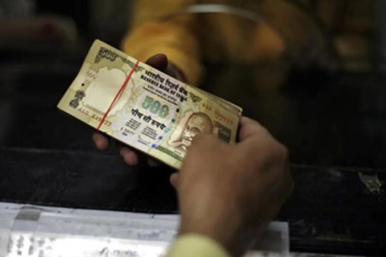 Woman strips after being unable to exchange old notes at RBI