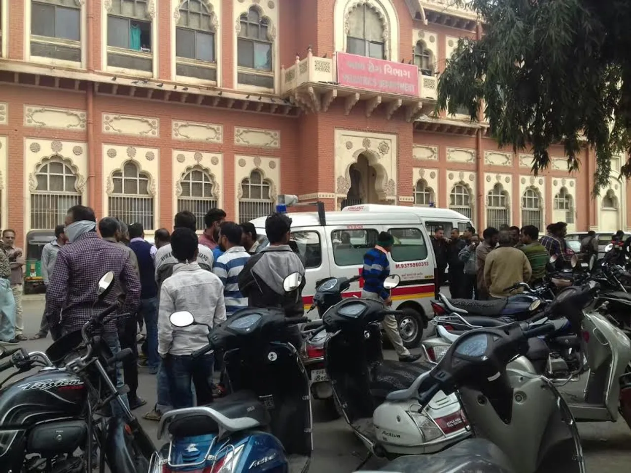 30 year old died after tempo ran over him in Vadodara