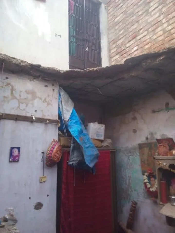 Three persons injured and three escaped after roof slab cave in