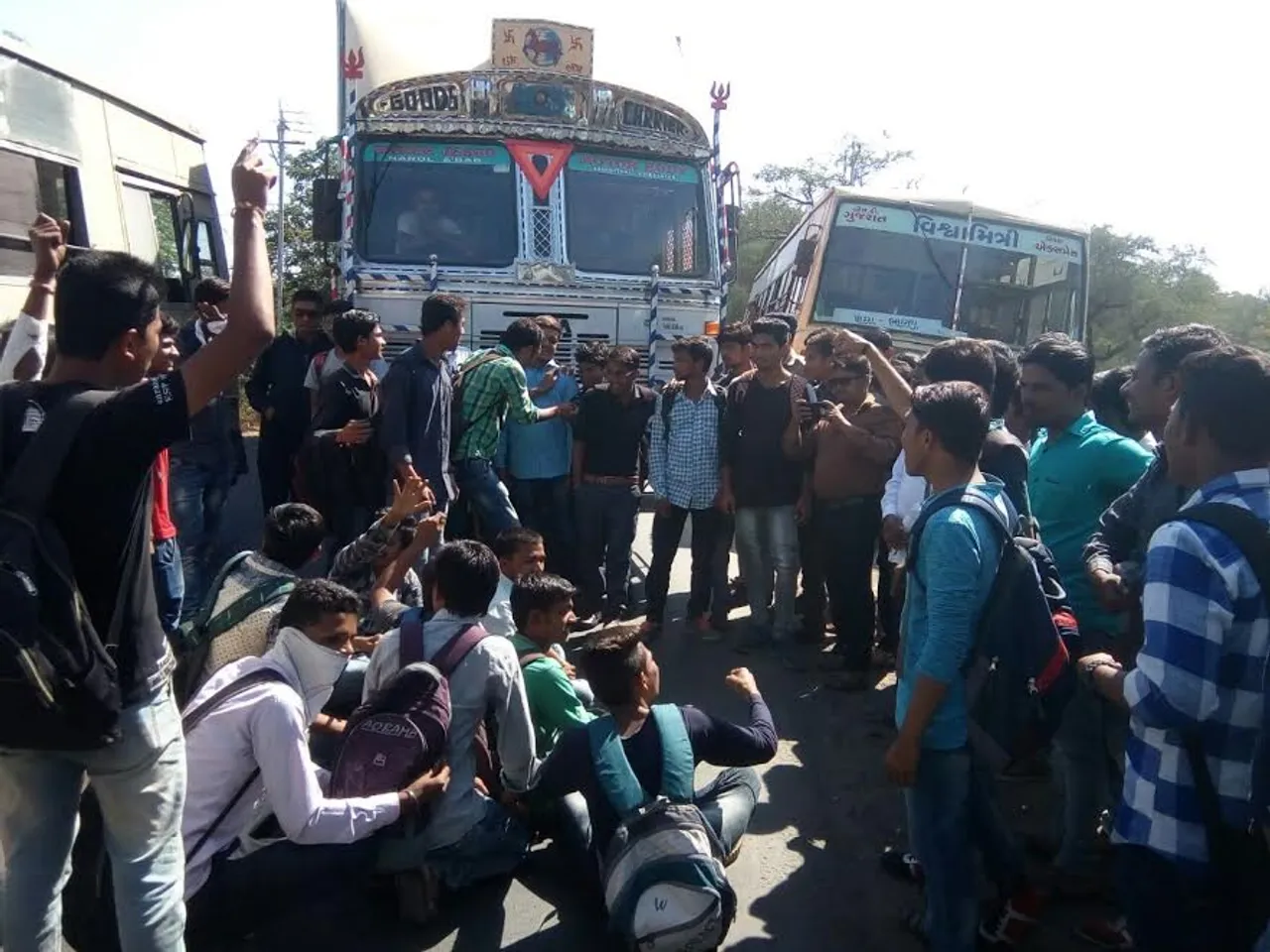 College students from Padra Jambusar disrupted traffic