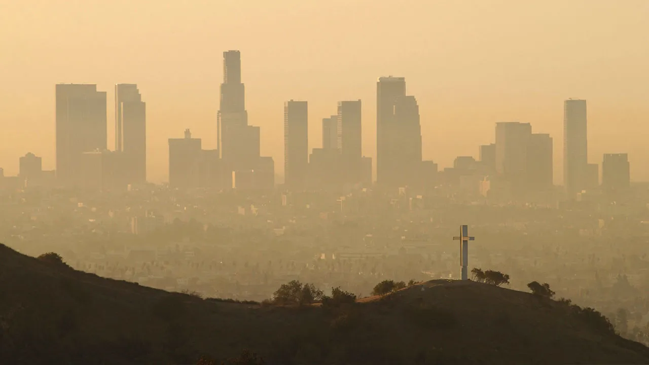Air pollution may up dementia risk in elderly women