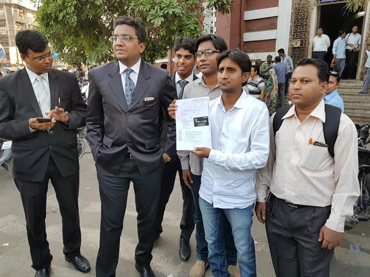 Court case against Shah Rukh Khan in Vadodara