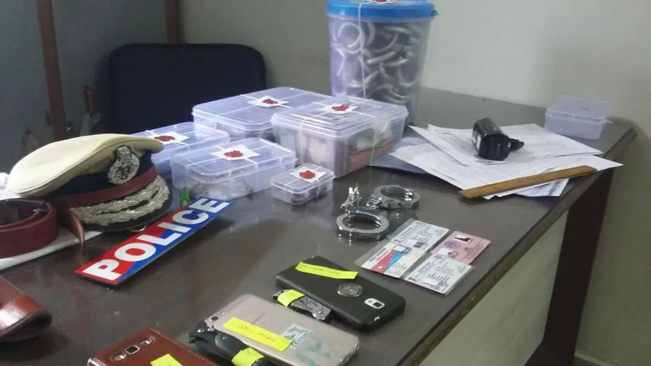 Mahisagar police arrested six persons for loot in the name of police