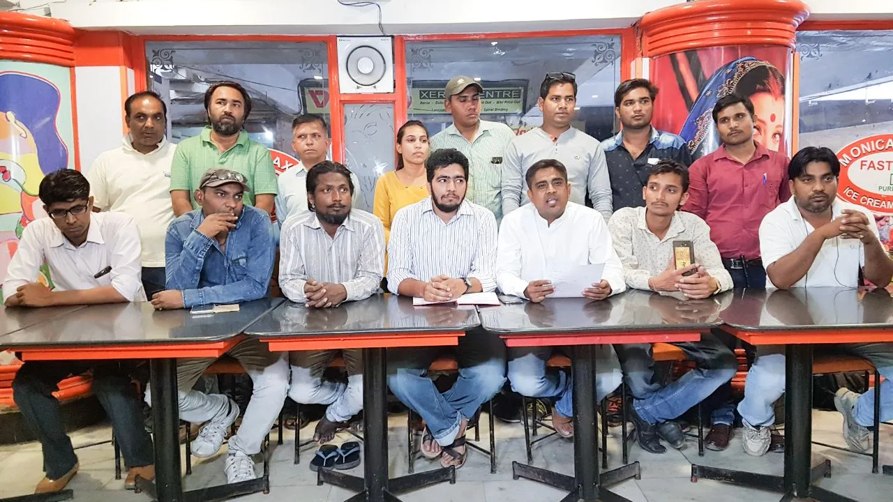 375 members of AAP resigned in vadodara