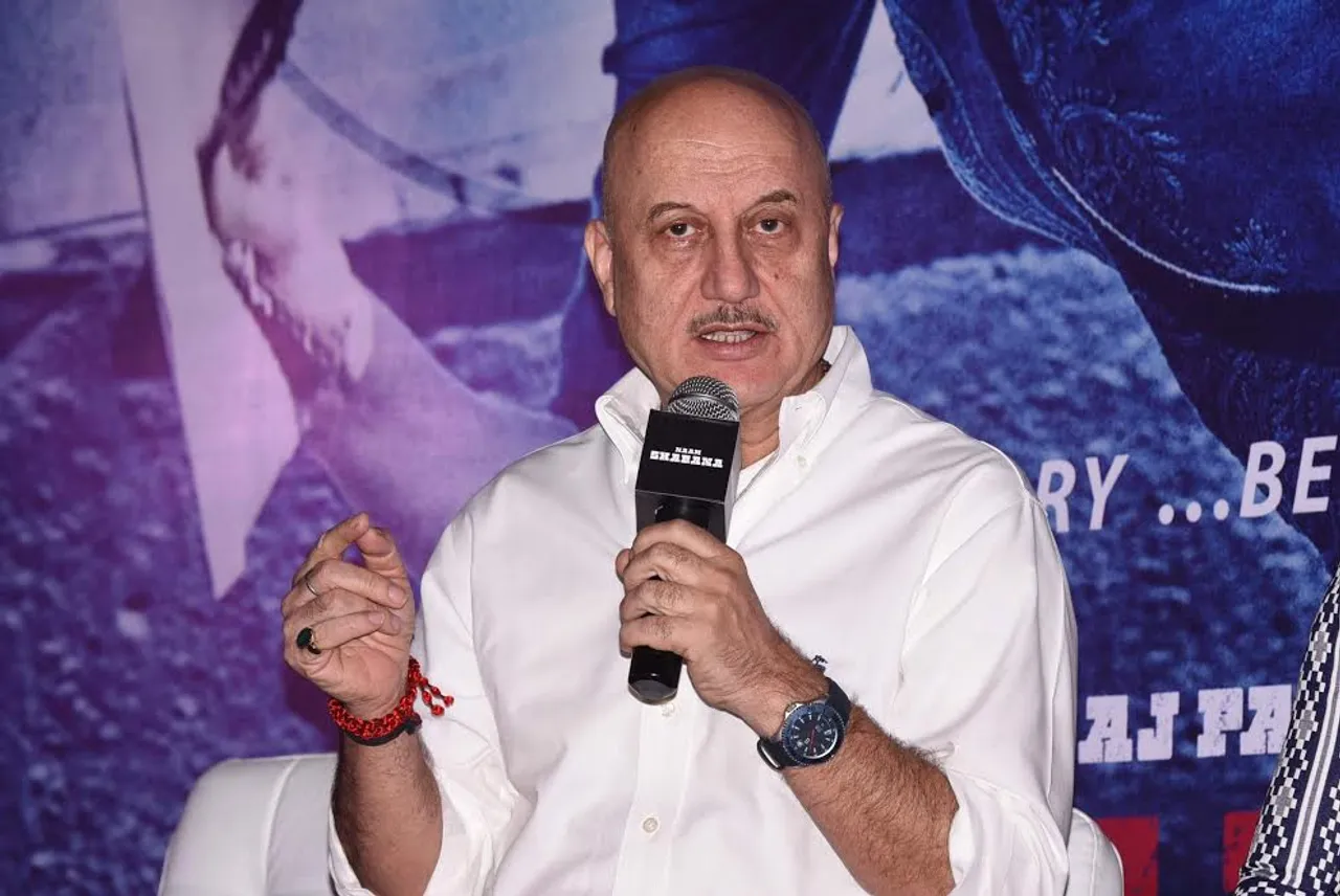 Anupam Kher gives credit to Akshay kumar for his fitter look in 'Naam Shabana'