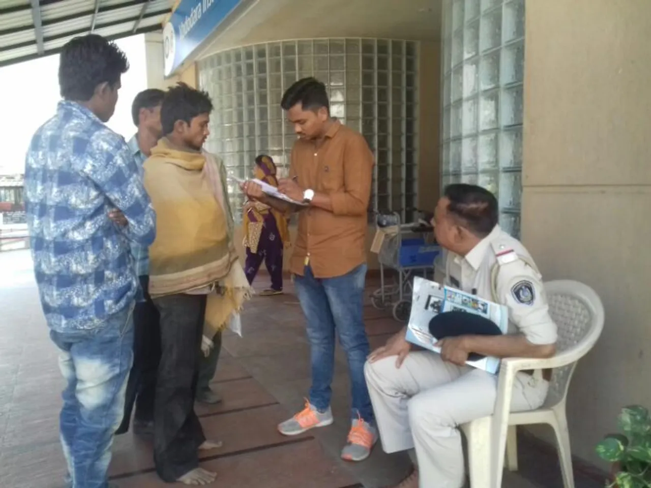 Parents and hospital fight over handover a body of child