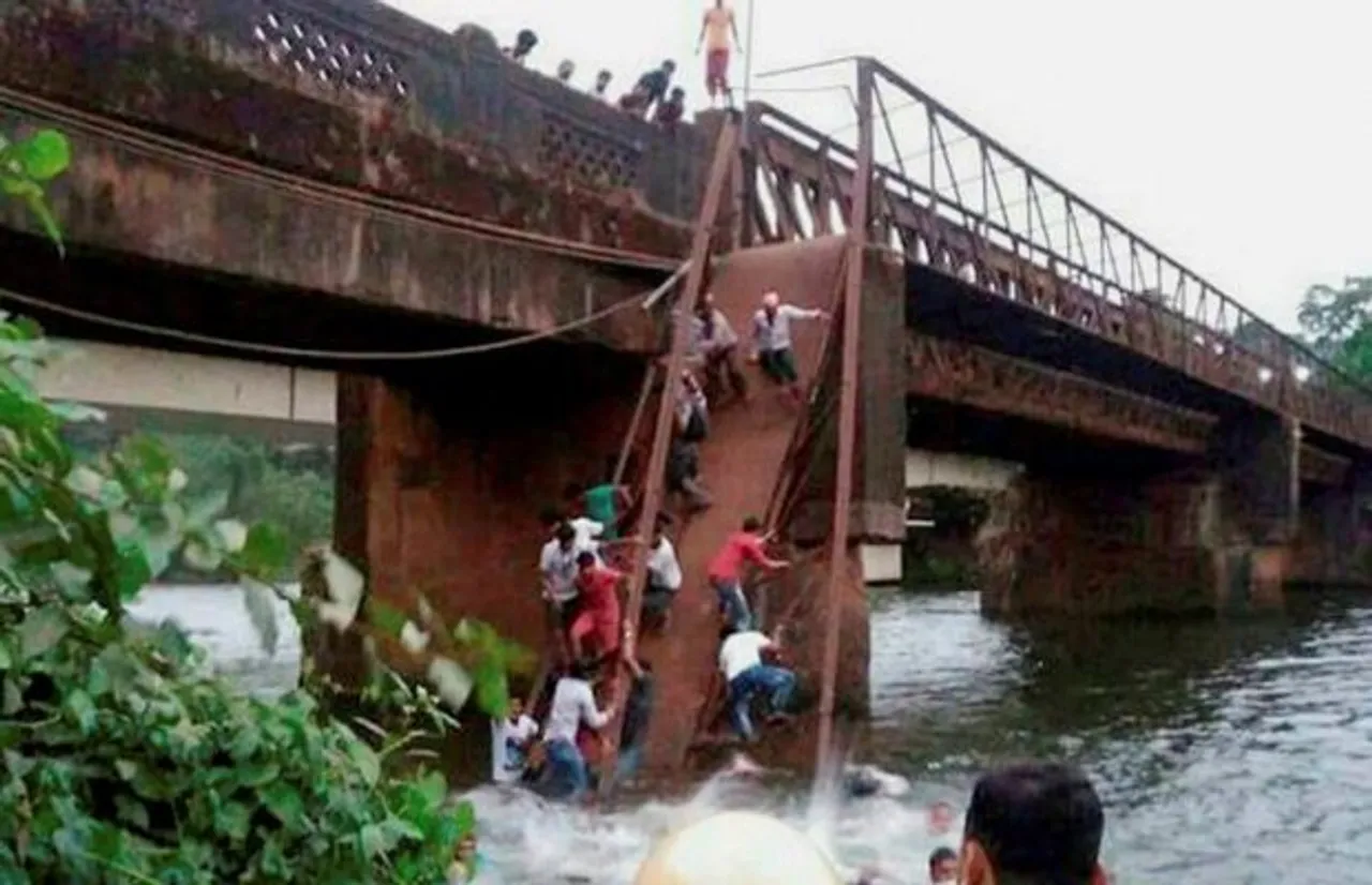 Two dies, 35 rescued after Goa bridge collapse