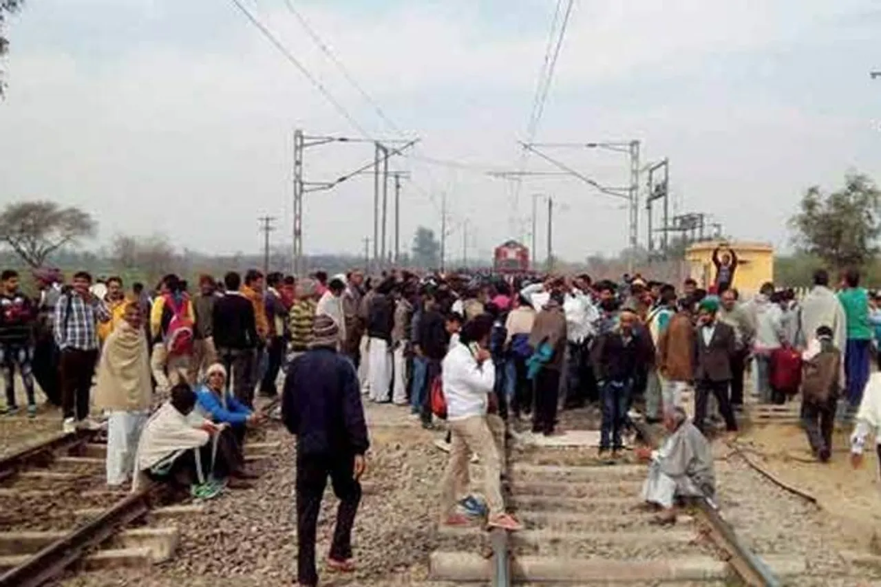 Protesting Jats block roads in Bharatpur
