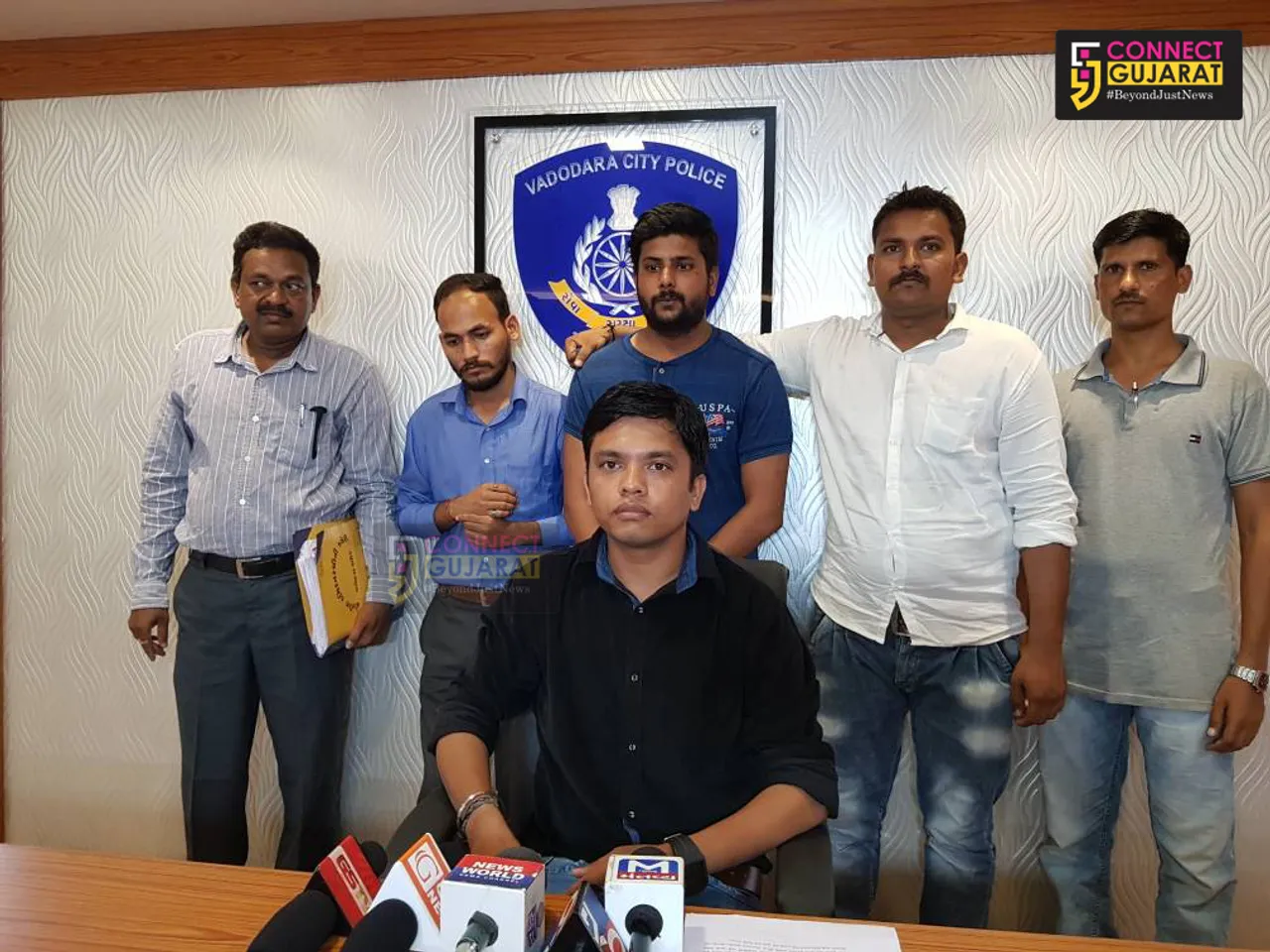 51.60lakh Cheating in the name of insurance policies
